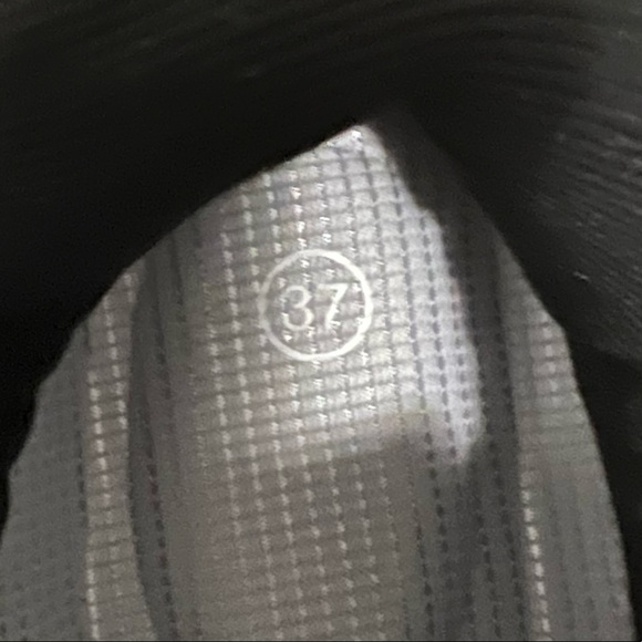 Mens or women’s spin shoes - euro size 37 NWOT - Picture 4 of 6